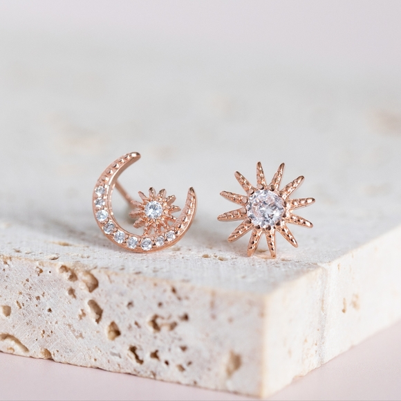 Moon & Star Earrings - Picture 6 of 7